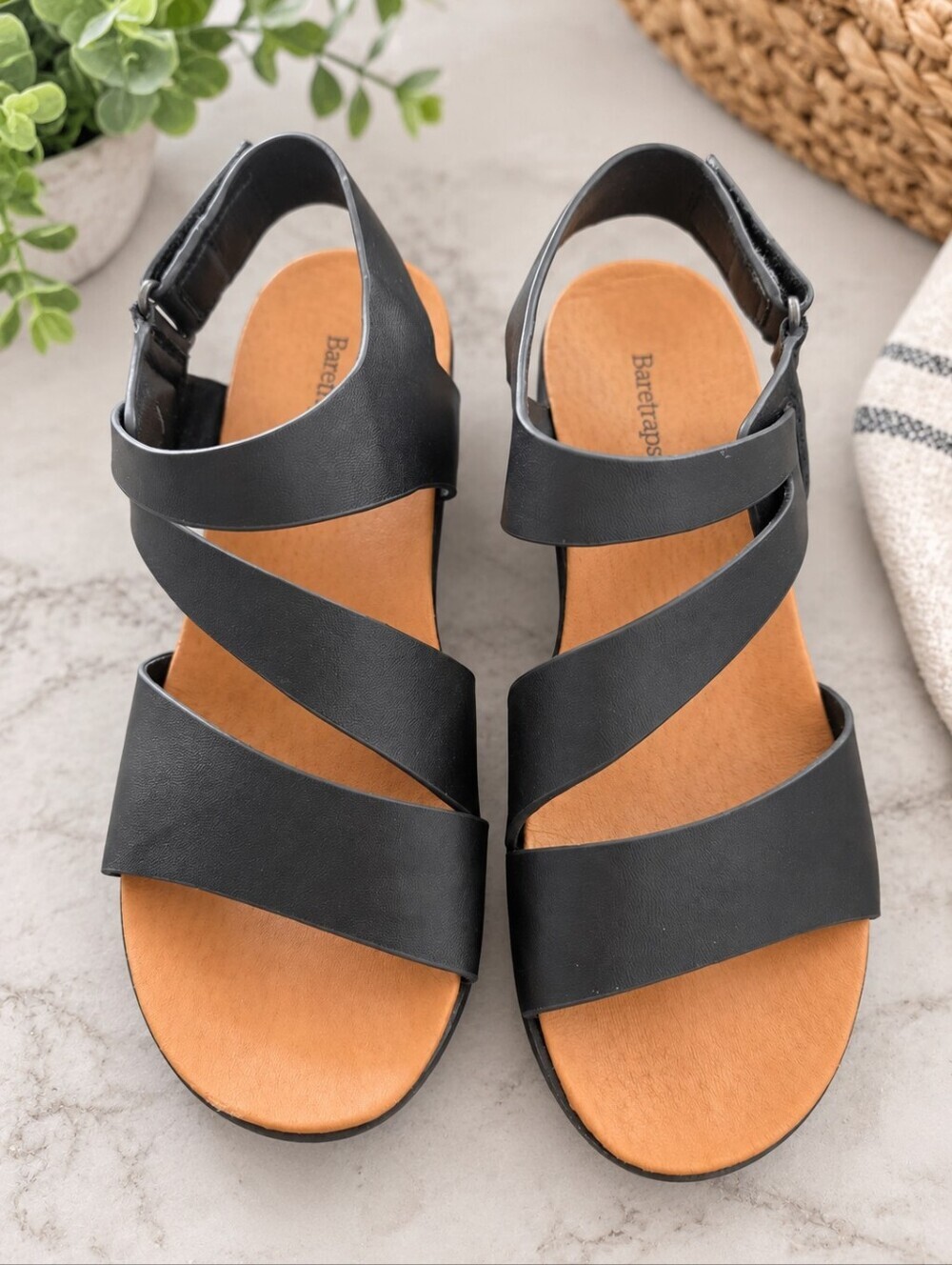 Baretraps Caley Women’s 6.5M Black Strappy Comfort Sandals